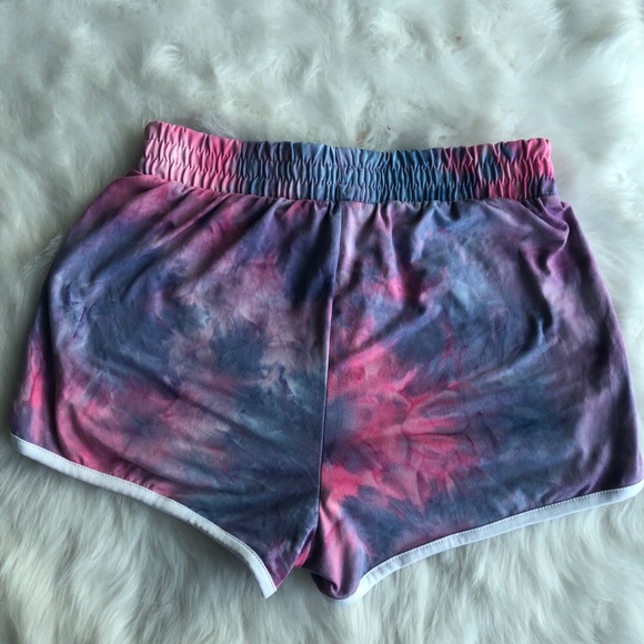 5/25$ 🌟 Tie Dye Shorts - Picture 3 of 4